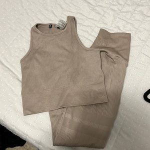 STRONGER ribbed workout set